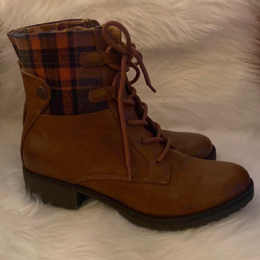 Baretraps Oneil plaid lace up boots with side zipper